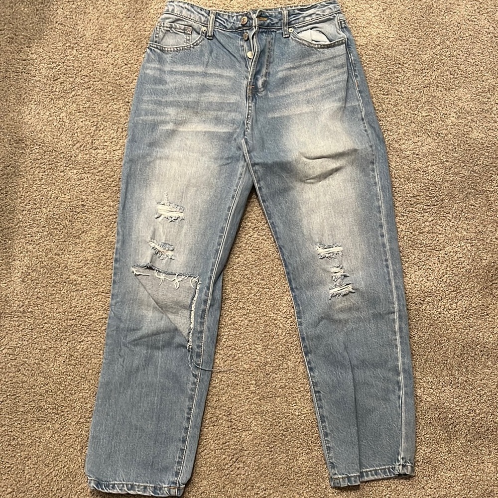 Forever 21 mom jeans with rip